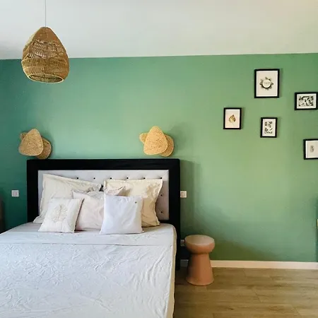 Cozy Pearl With Garden And Pool Vakantiehuis