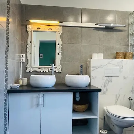 Cozy Pearl With Garden And Pool Vakantiehuis