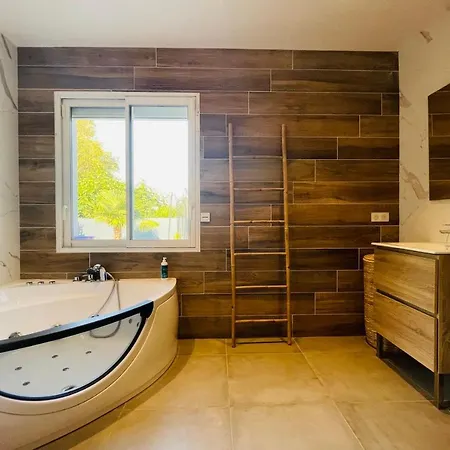 Vakantiehuis Cozy Pearl With Garden And Pool Lagord